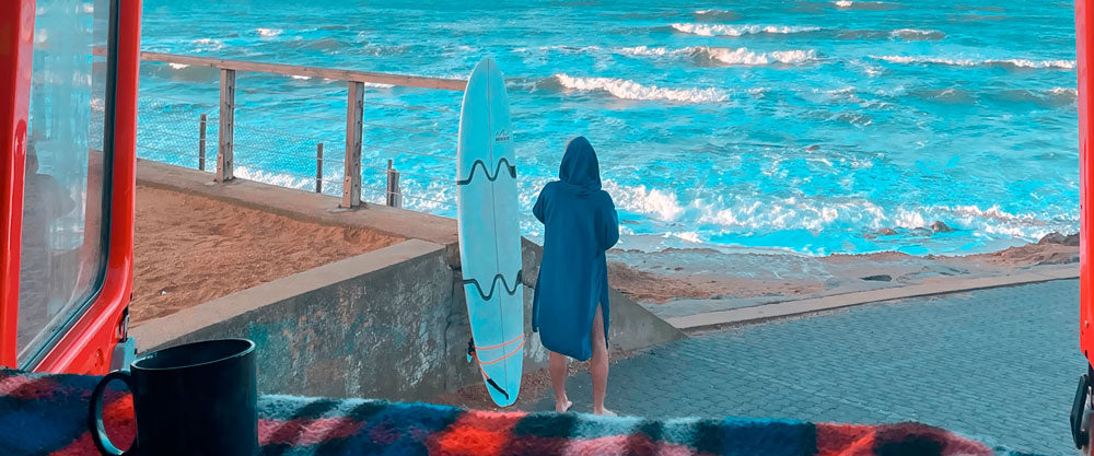 Comment voyager en van avec une planche de surf ? Tricks & Hacks de la Vanlife du surfeur.